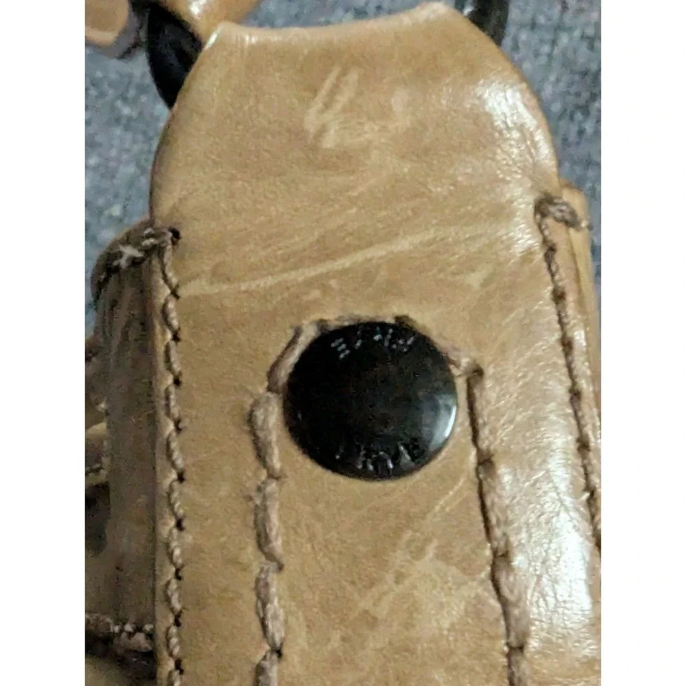 Frye Melissa Italian Leather Drawstring Bucket Crossbody Bag Beige